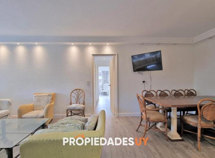 Apartamento edificio bajo, 3 dormitorios, 2 baños, balcon con parrillero 3