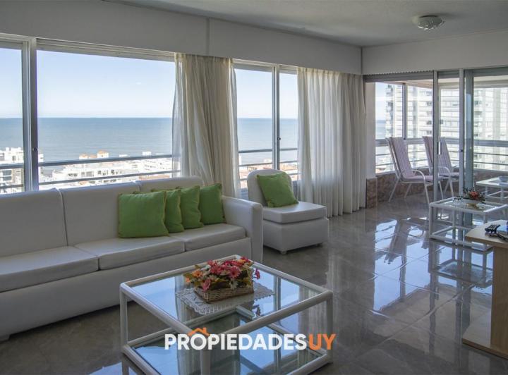 Departamento en venta de 2 dormitorios con vista al Mar, Peninsula , Punta del este 1