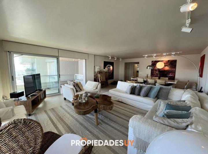 Apartamento en venta 3 dormitorios y medio Puerto 3