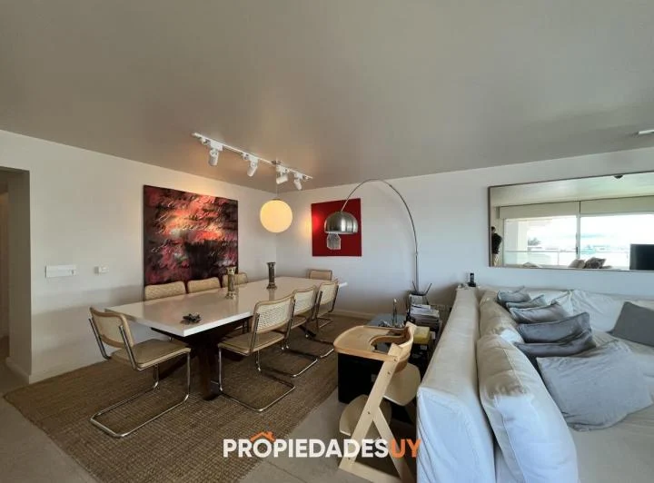 Apartamento en venta 3 dormitorios y medio Puerto 2