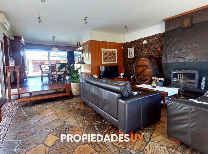 En venta a pasos de playa Mansa usd 430.000 2