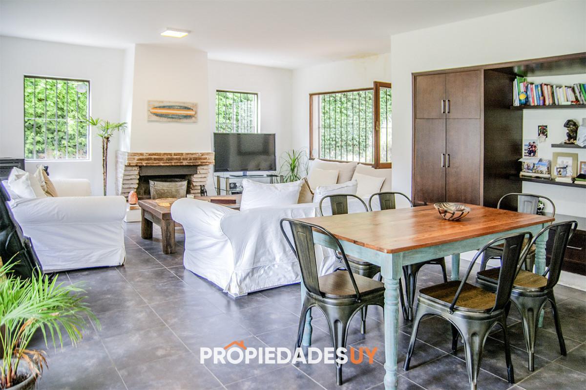 Excelente chalet de 5 dormitorios en venta a pasos de Playa Mansa Punta del Este
