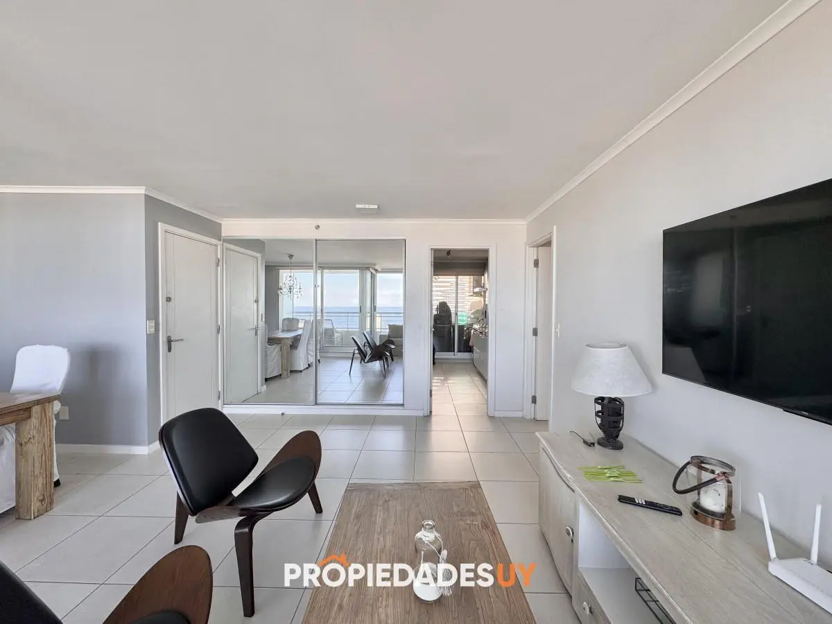 Apartamento en venta 2 dormitorios Aidy Grill Punta del Este Ocean Drive piso alto vista al mar 5