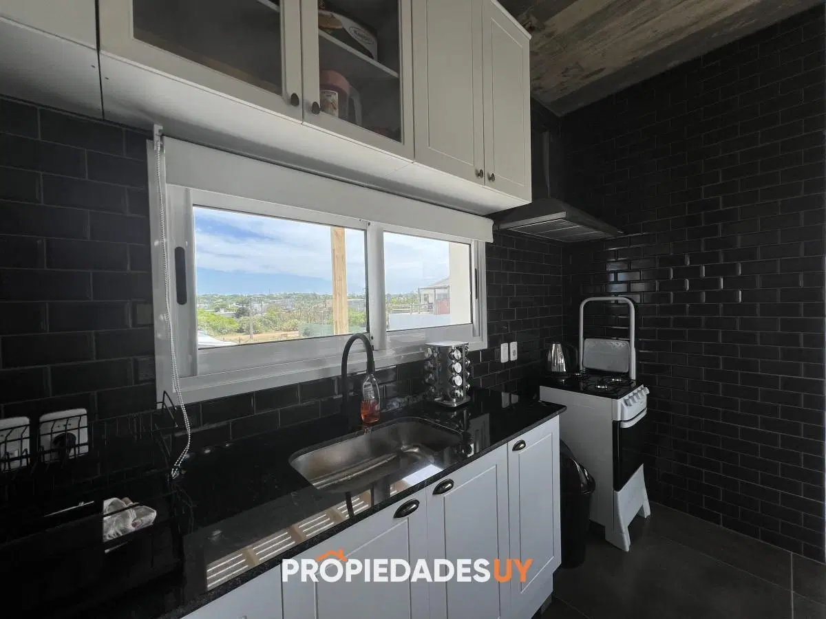 CASA EN VENTA Y ALQUILER ANUAL BALNEARIO BUENOS AIRES 2