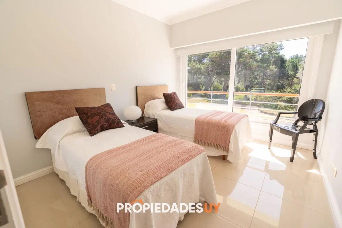 Apartamento Playa Mansa 3 ambientes 2