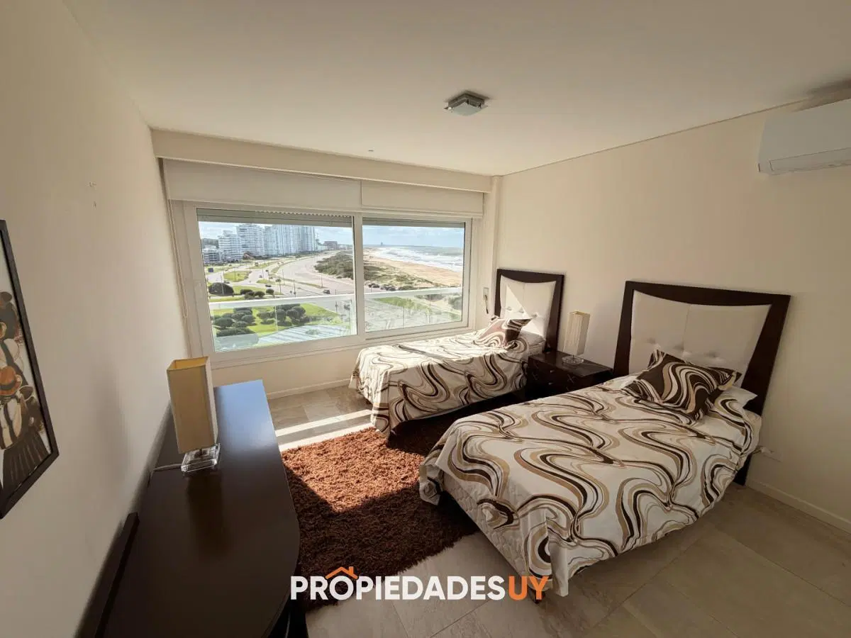 Vende apartamento con vista al mar, de 4 dormitorios en Brava, Punta del Este 2