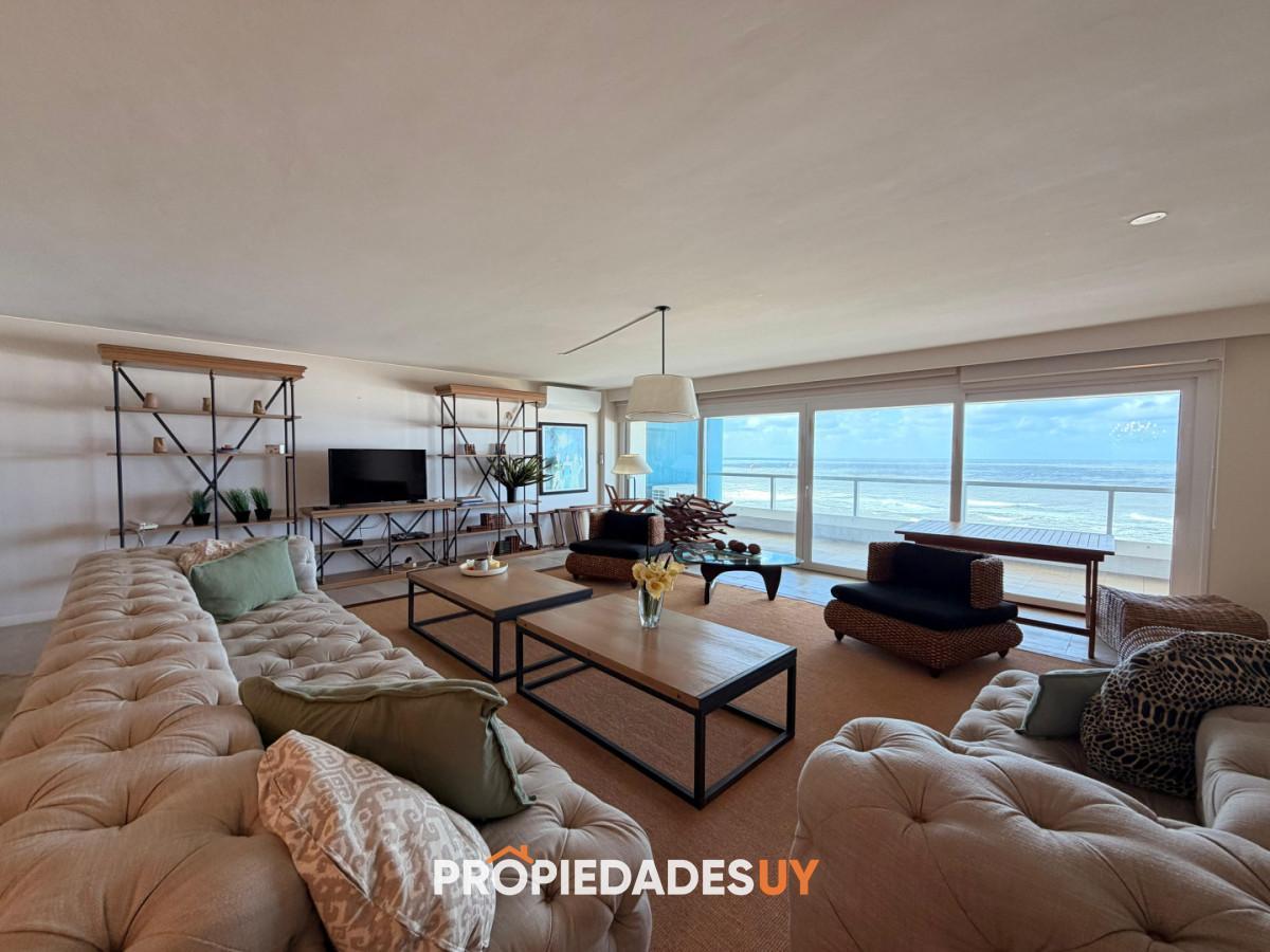 Vende apartamento con vista al mar, de 4 dormitorios en Brava, Punta del Este