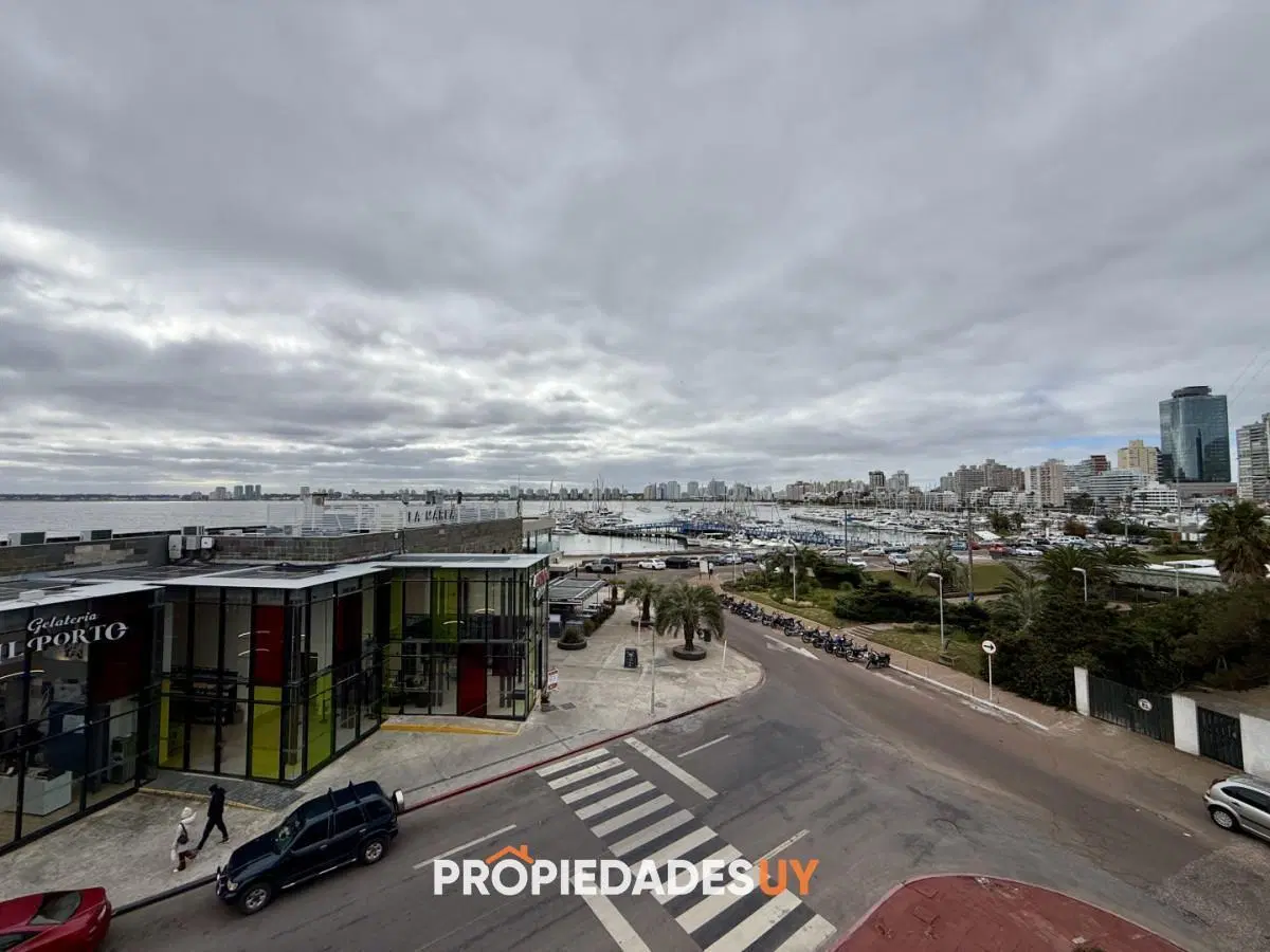 Apartamento en venta en frente al puerto de Punta del este 3