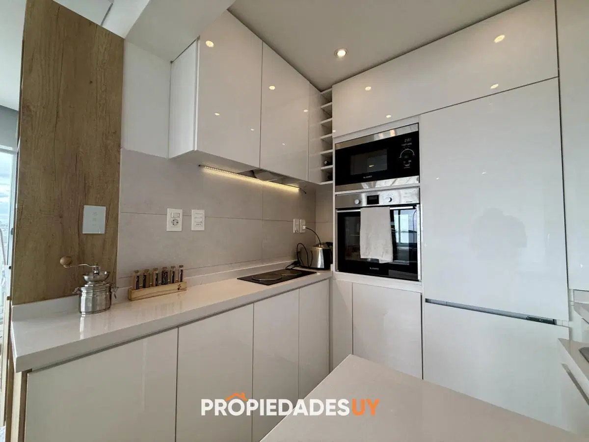 Apartamento en venta en frente al puerto de Punta del este 5