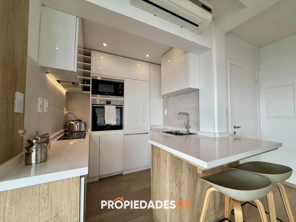 Apartamento en venta en frente al puerto de Punta del este 4