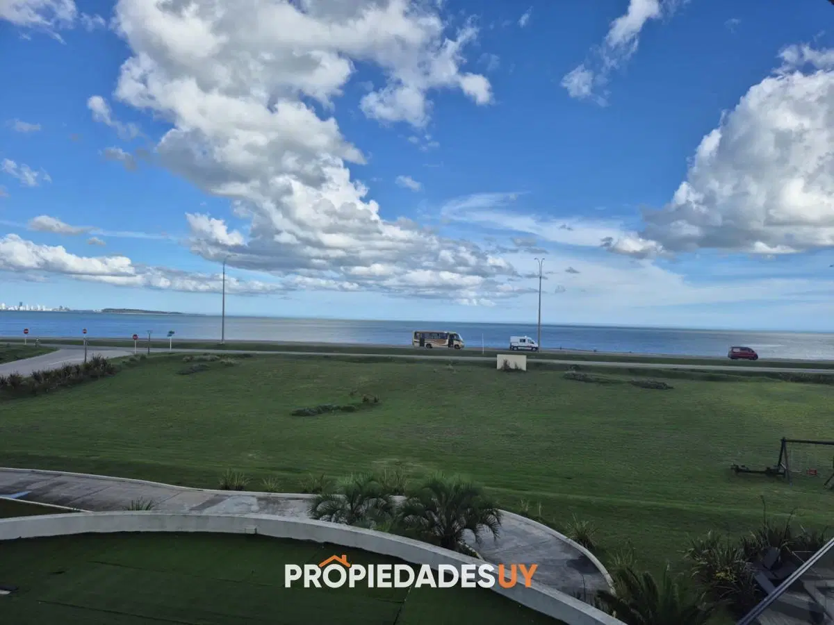 Apartamento en venta primera linea Playa Mansa Punta del Este 2 dormitorios 3