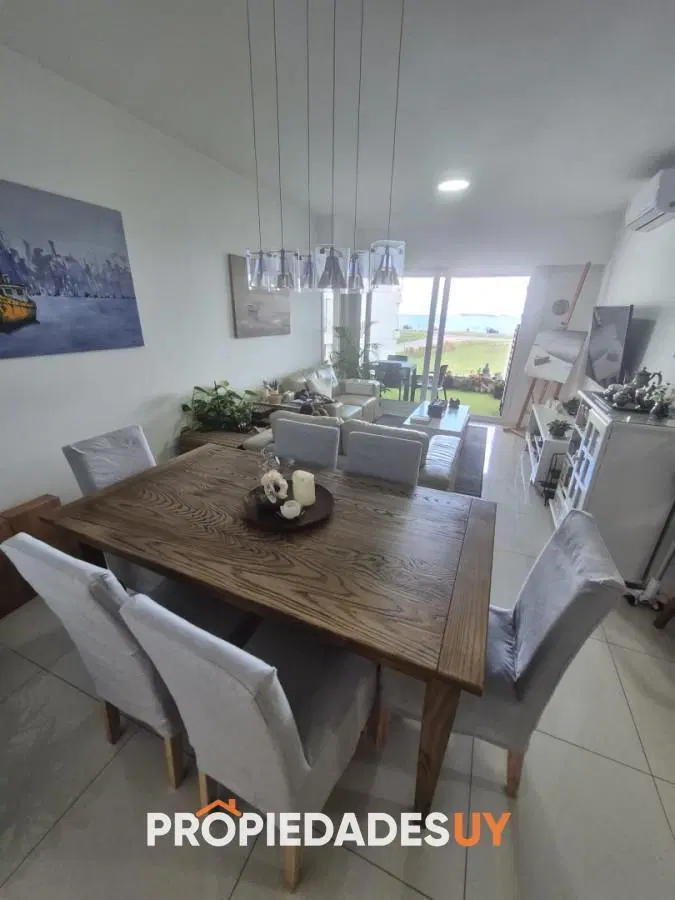 Apartamento en venta primera linea Playa Mansa Punta del Este 2 dormitorios 2