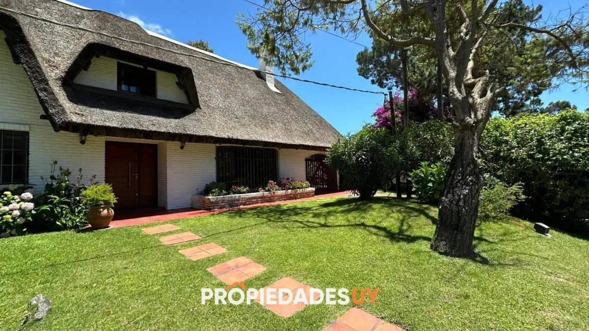 Vendo Excepcional Chalet de 4 Dorm y 4 baños en San Rafael Zona del Hotel Cipriani muy valorada 3