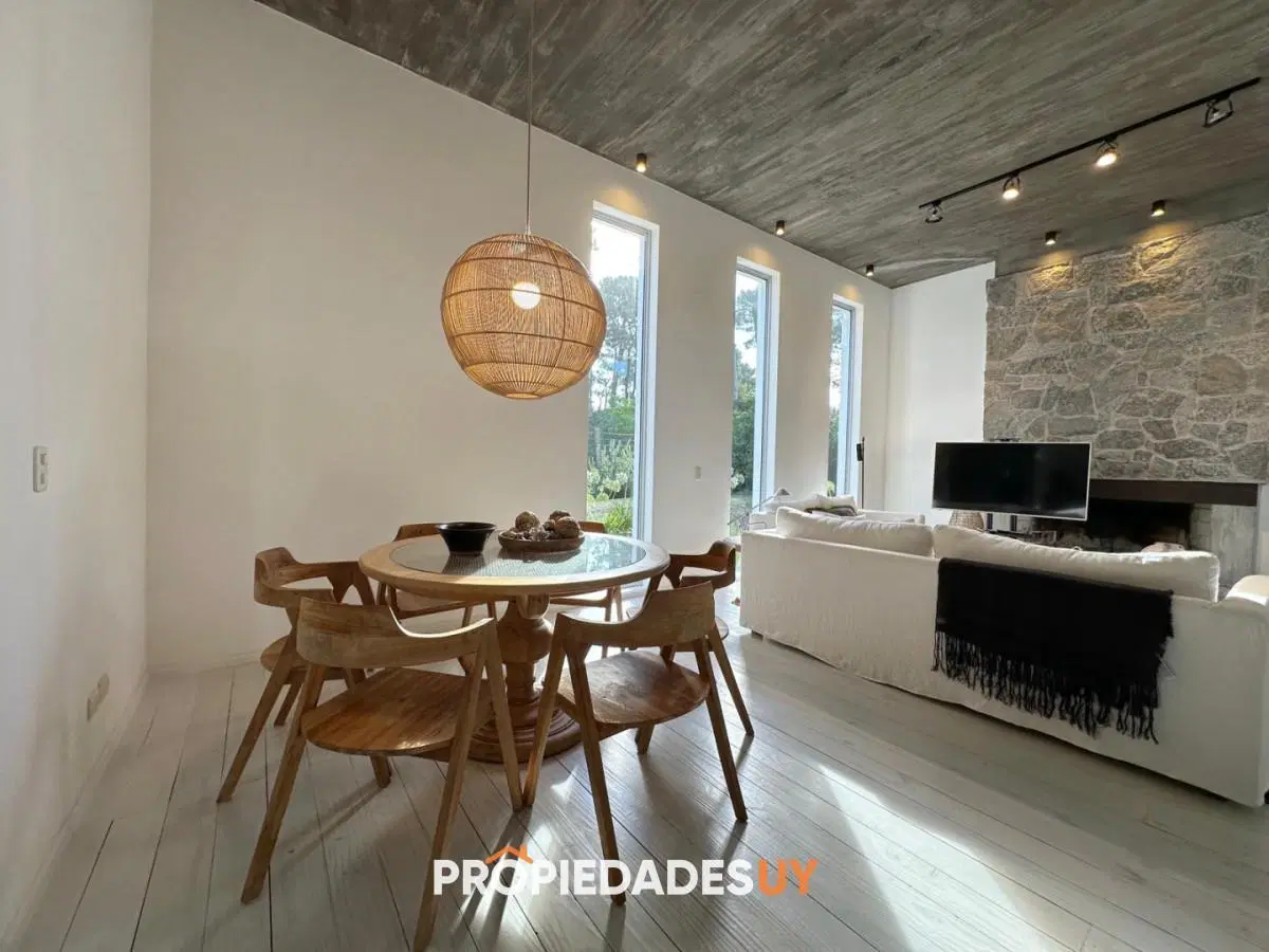 Casa de 4 Dormitorios en venta en San Rafael, Punta del Este. 2