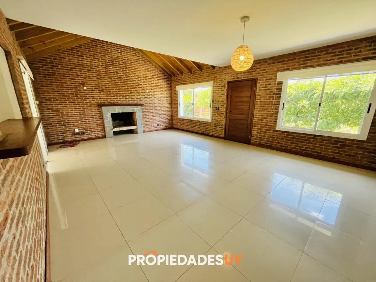Alquiler anual sin muebles casa de 3 dormitorios 2