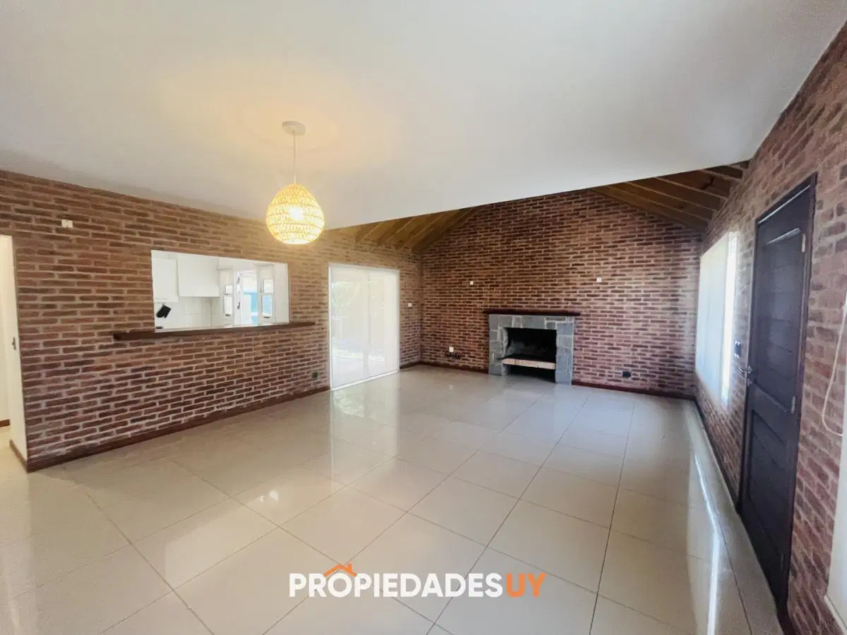 Alquiler anual sin muebles casa de 3 dormitorios 3