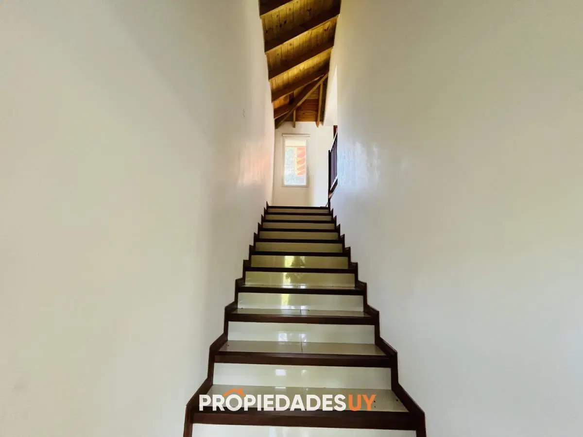 Alquiler anual sin muebles casa de 3 dormitorios 5