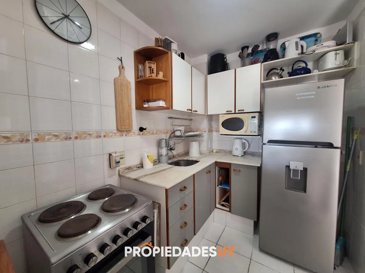 Apartamento en venta de dos dormitorios con vista a playa mansa 3