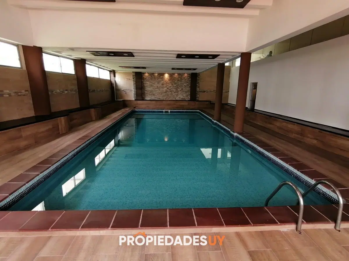 Apartamento en venta de dos dormitorios con vista a playa mansa 5
