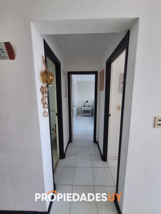 Apartamento en venta de dos dormitorios con vista a playa mansa 4