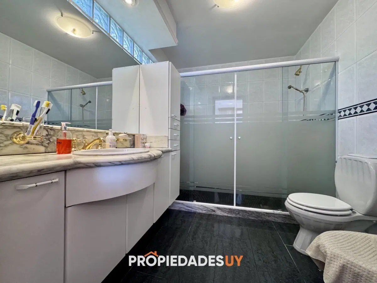 En alquiler Maravillosa casa en zona San Rafael, cuenta con ambientes amplios y luminosos. 5
