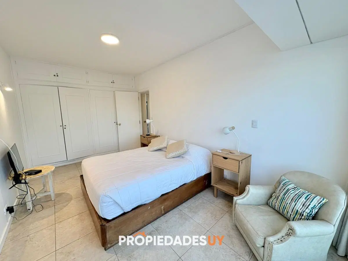 Apartamento en venta y alquiler anual 2 dormitorios 5
