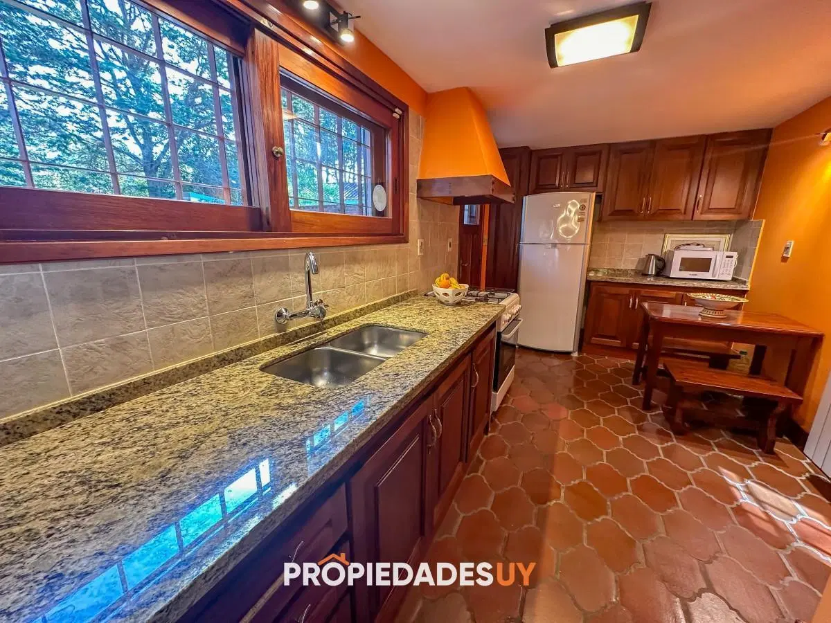 Hermosa casa pronta para comenzar a disfrutar a metros del mar 2