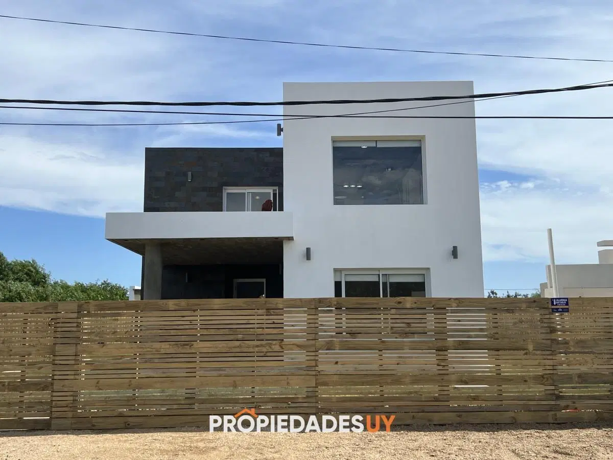 CASA EN VENTA Y ALQUILER ANUAL BALNEARIO BUENOS AIRES 1