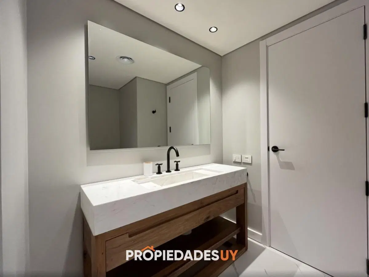 Venta apartamento 4 dormitorios + dep. en Manantiales 2