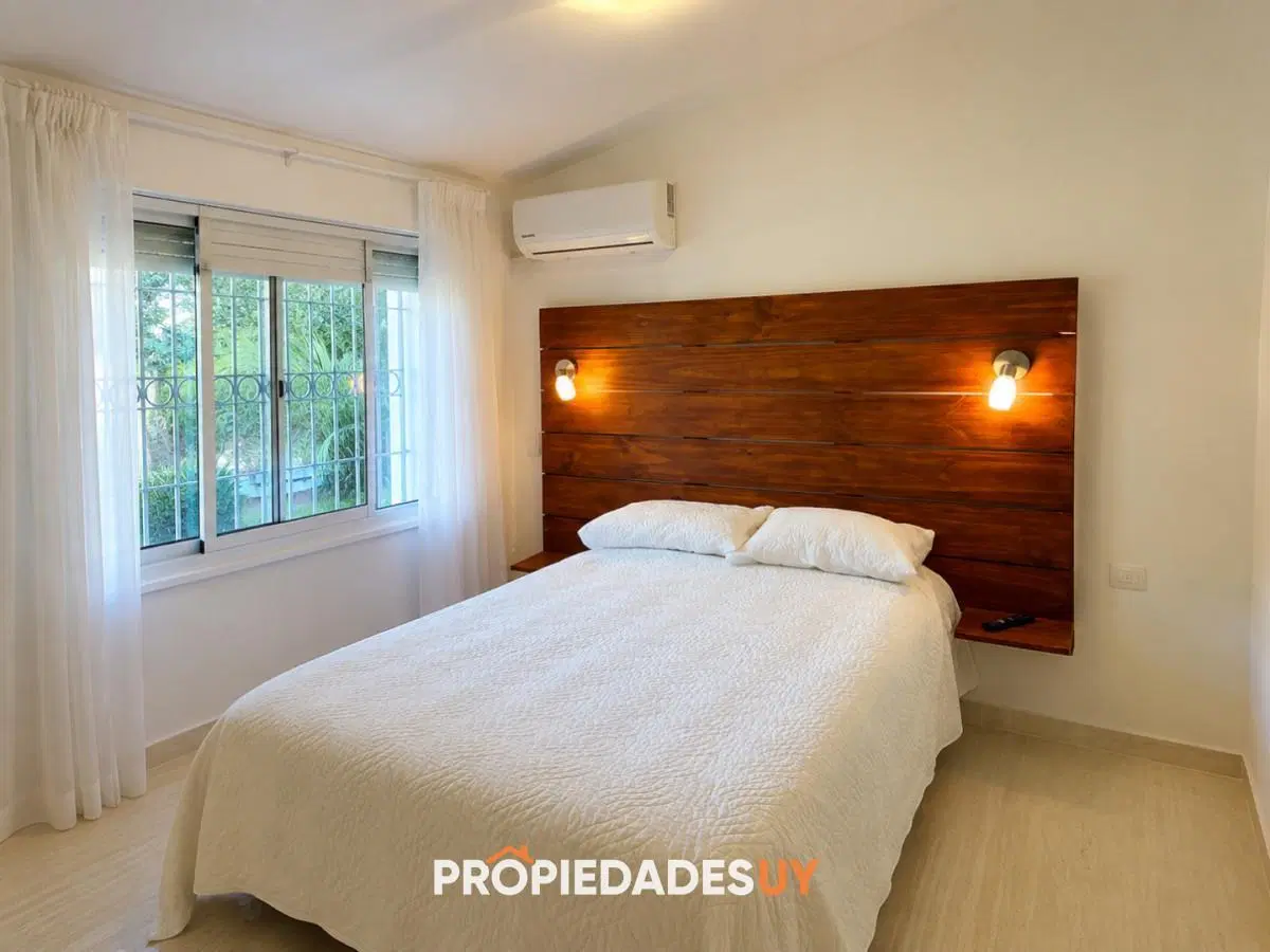 Casa en alquiler en playa mansa con capacidad para 10 personas 4