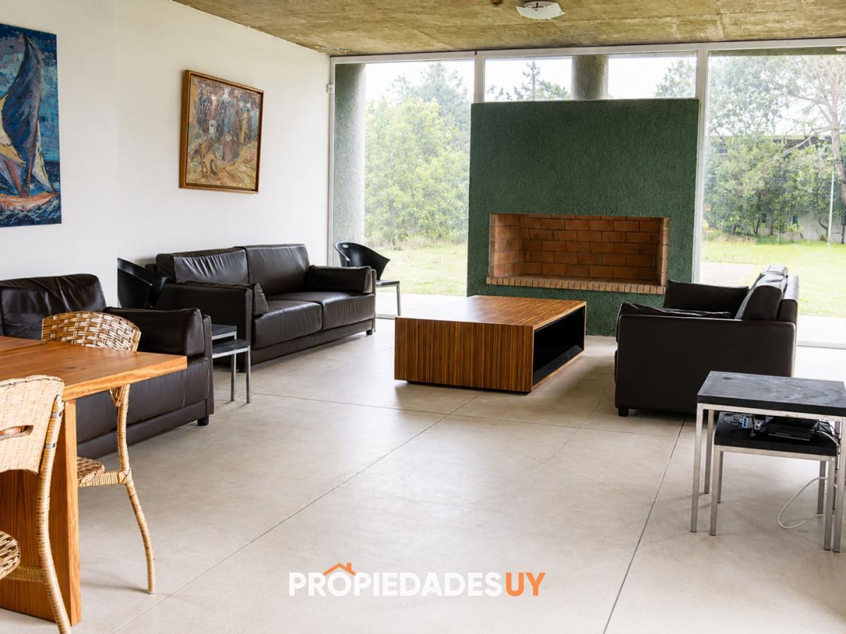 Casa en alquiler de temporada - 3 suites + dependencia