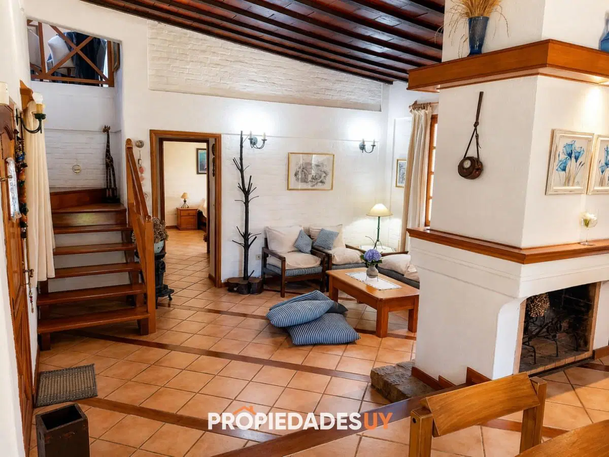 Casa en alquiler de temporada ubicada en Pinares - 3 dorm + dependencia 3