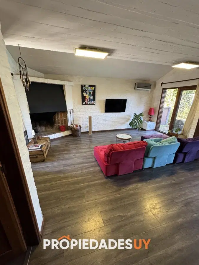 Venta, Casa de 4 dormitorios en Playa Mansa, con piscina y parrillero 5