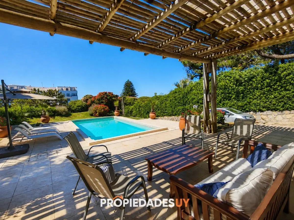 Casa para 13 personas ubicada a una cuadra del mar 1