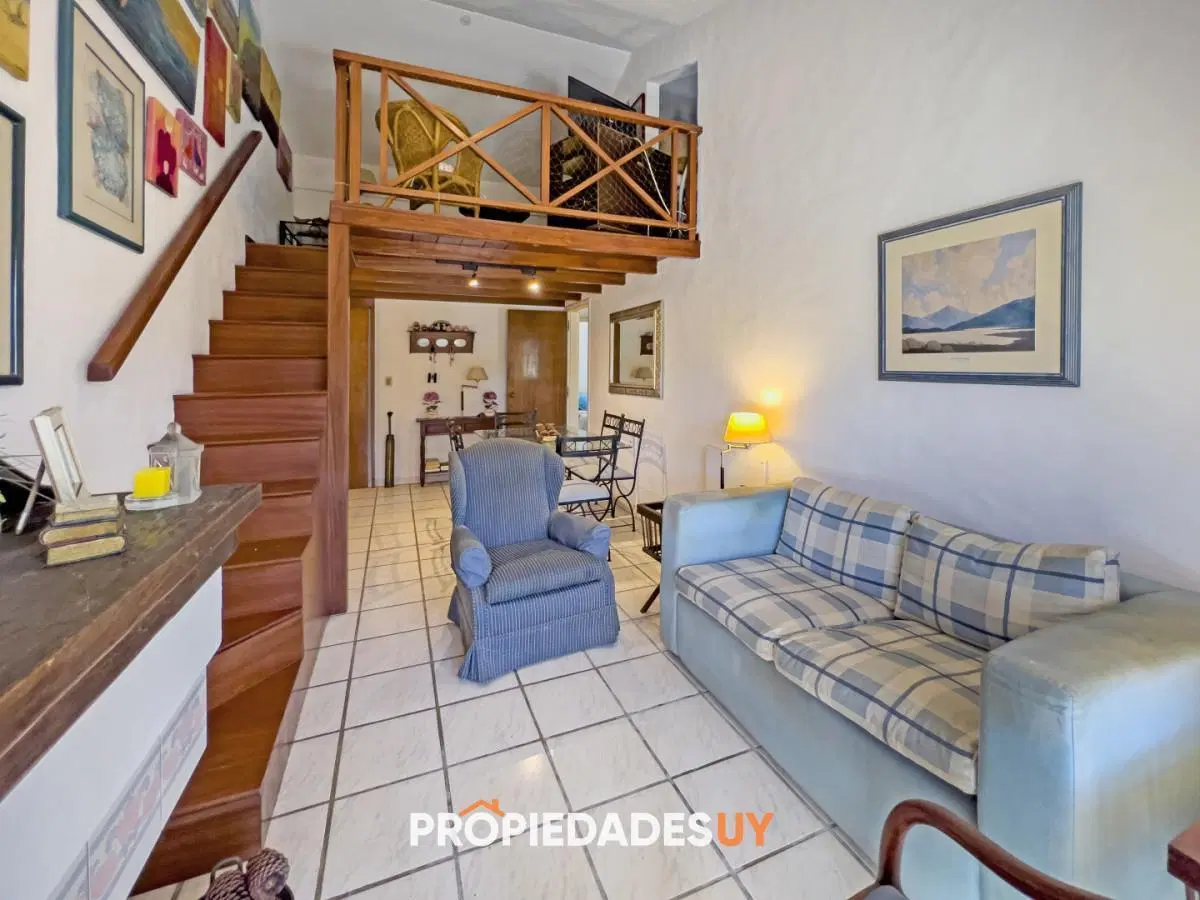 Apartamento en venta de tres dormitorios 4