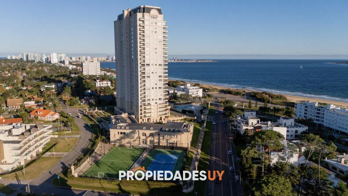 Apartamento de 3 dormitorios a la venta y en alquiler anual - Punta del Este 4
