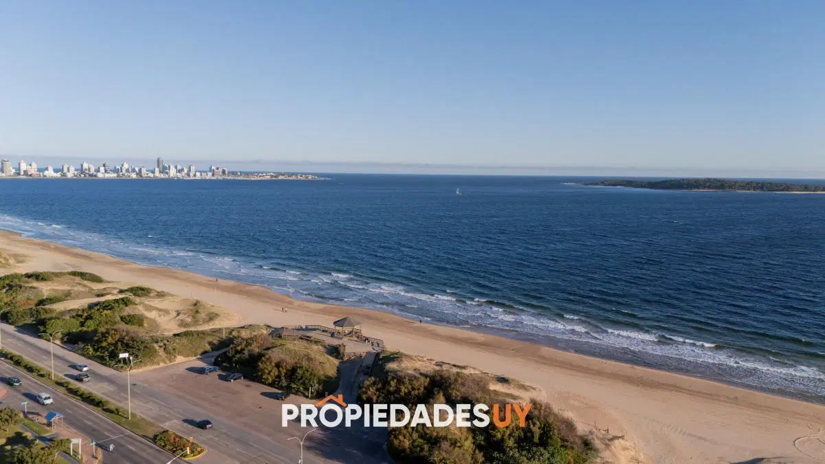 Apartamento de 3 dormitorios a la venta y en alquiler anual - Punta del Este 2