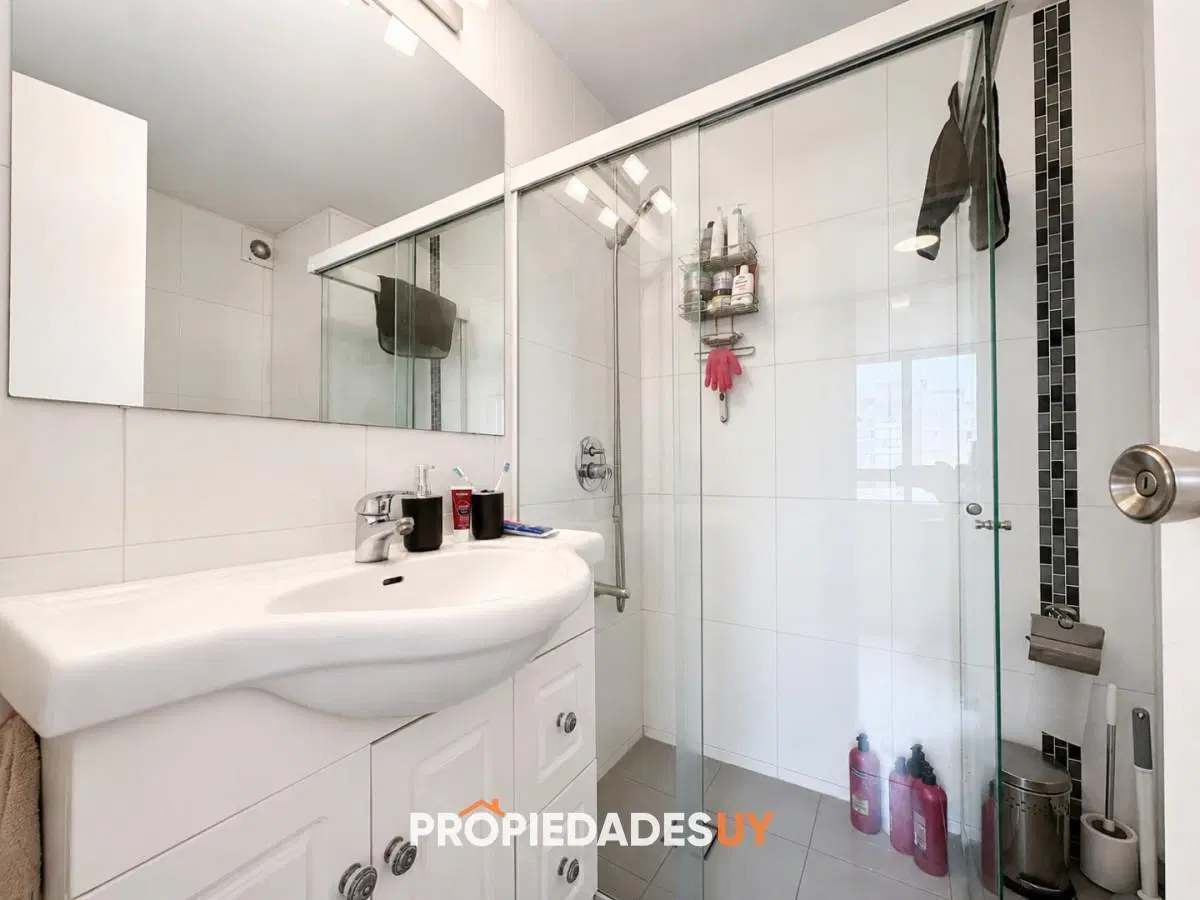 Apartamento reciclado en venta de 1 dormitorio y medio, Península, Punta del Este 5