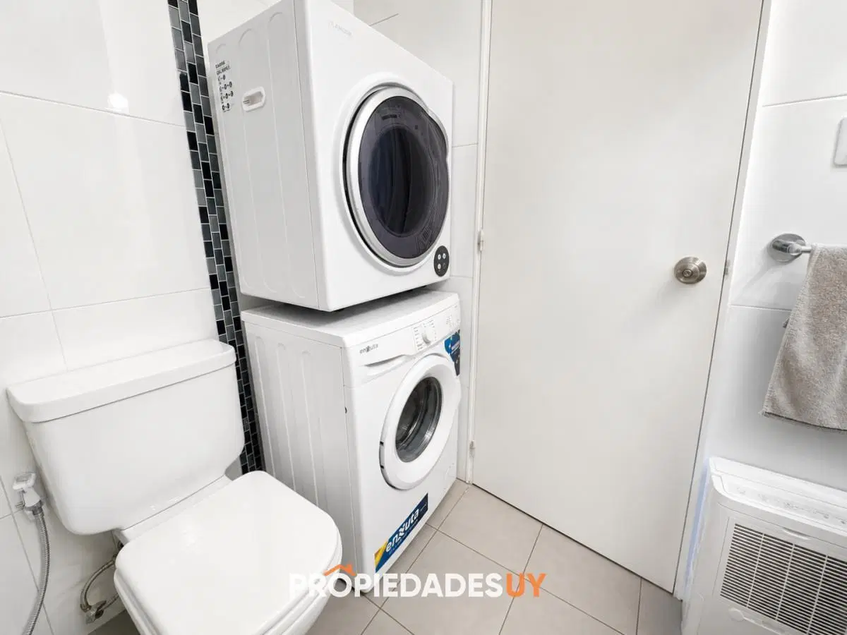 Apartamento reciclado en venta de 1 dormitorio y medio, Península, Punta del Este 4