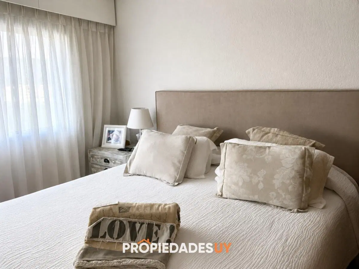 Apartamento en Peninsula - 2 dorm. 4