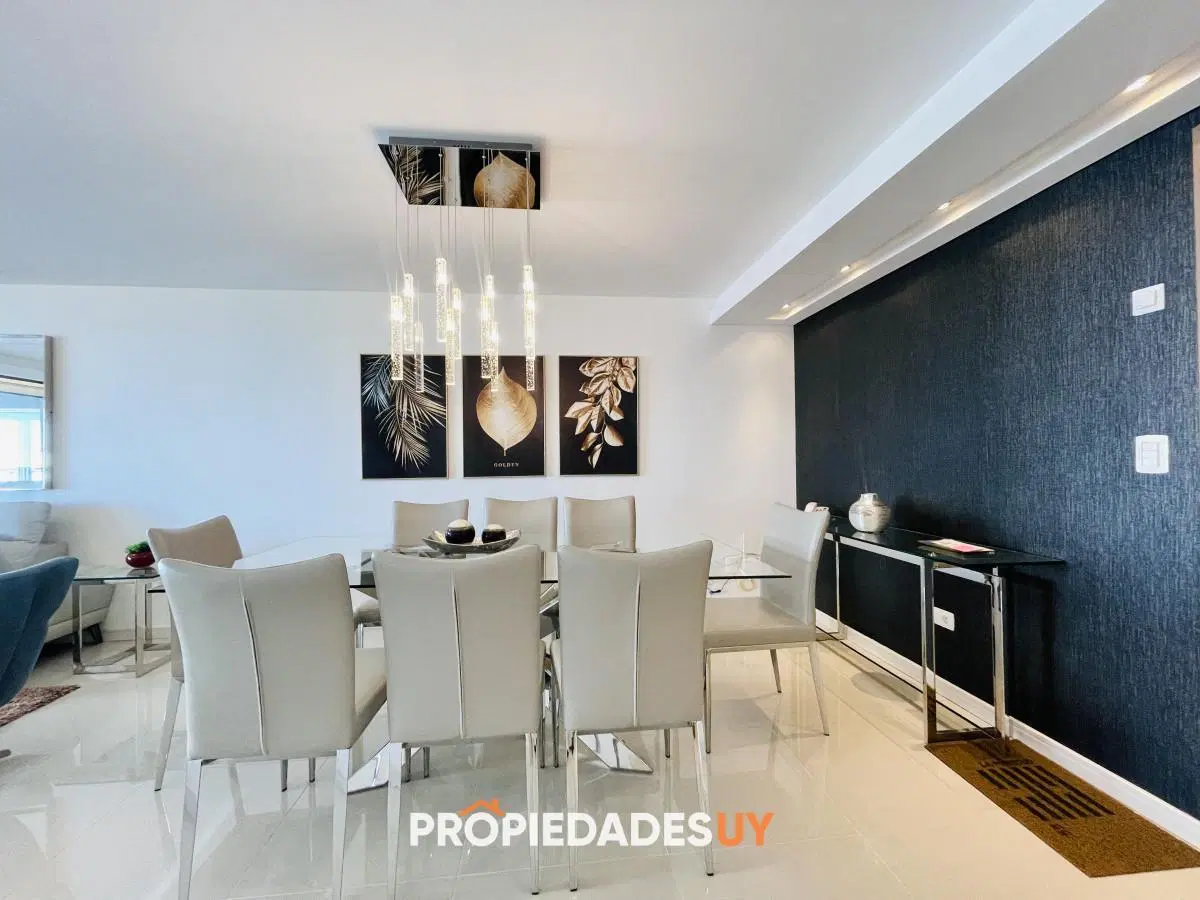 Moderno Apartamento de 3 Dormitorios + Dependencia, con Parrillero y Vista al Mar en Playa Brava 3