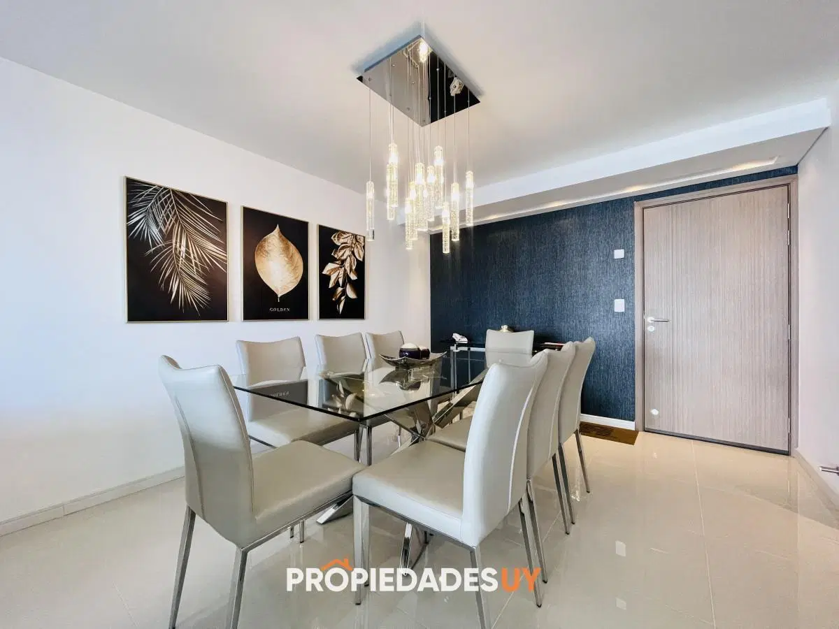 Moderno Apartamento de 3 Dormitorios + Dependencia, con Parrillero y Vista al Mar en Playa Brava 4