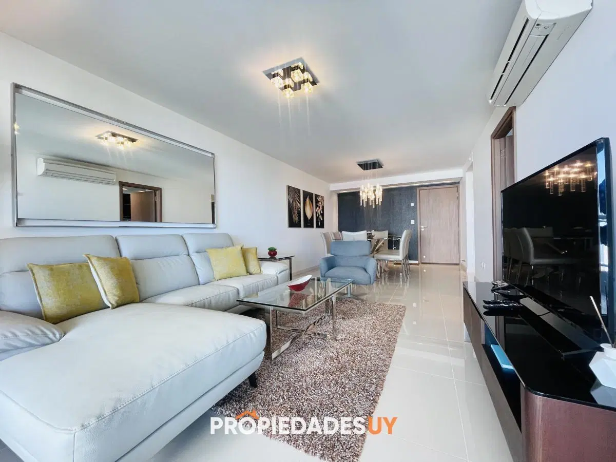 Moderno Apartamento de 3 Dormitorios + Dependencia, con Parrillero y Vista al Mar en Playa Brava 2
