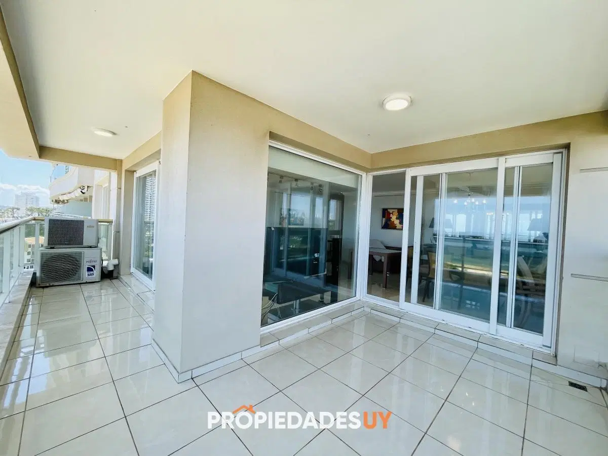 Alquiler temporario de excelente apartamento en torre Le Jardin de Playa Mansa, Punta del Este 2