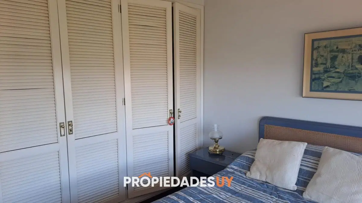 Vende apartamento de 2 dormitorios más servicio en Punta del Este 5
