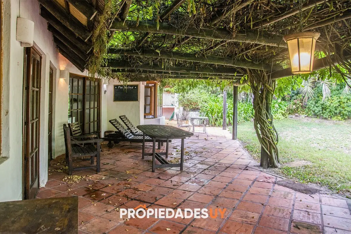 En venta casa de 1 dormitorio con dependencia en Cantegril 5