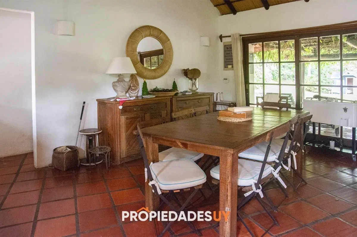 En venta casa de 1 dormitorio con dependencia en Cantegril 2