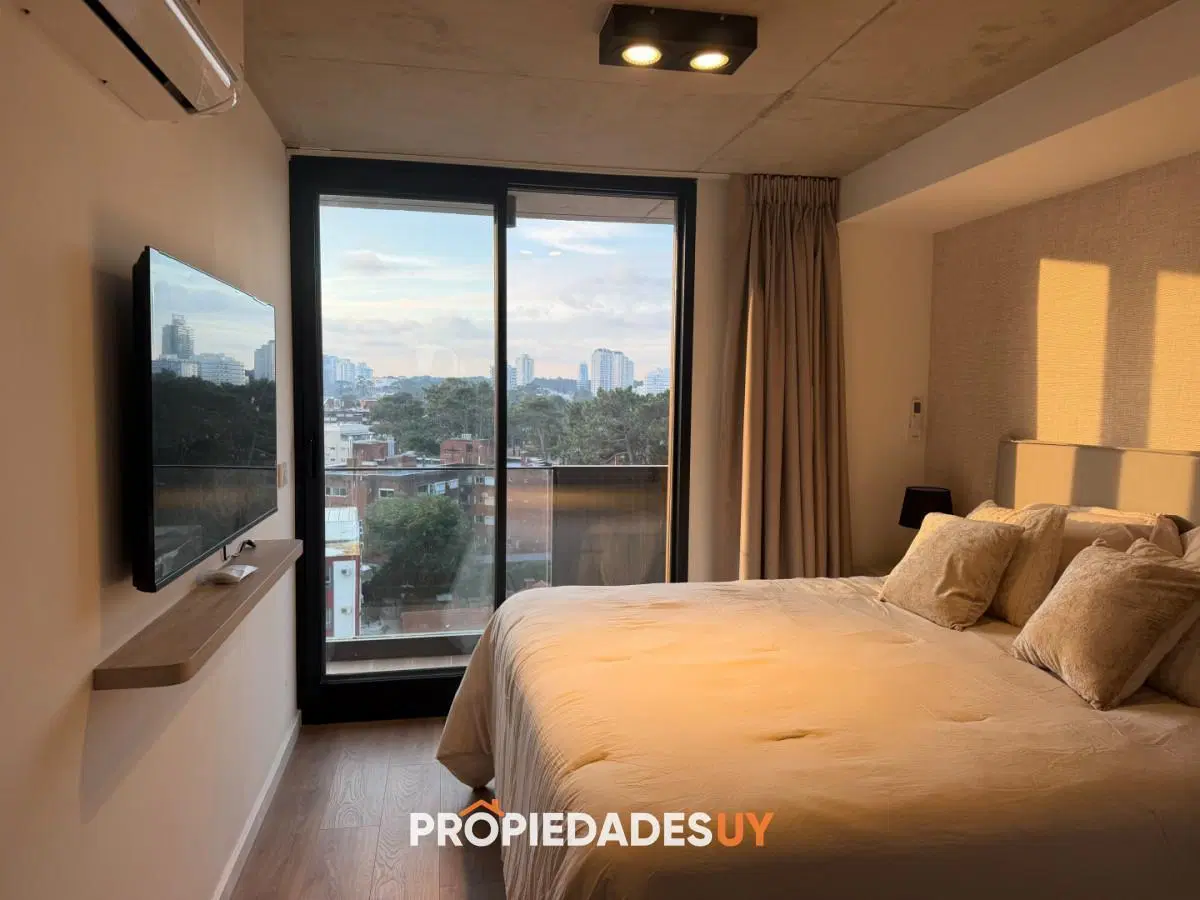 Apartamento en alquiler anual 2 dormitorios en Torres del Este Chiverta Punta del Este 1