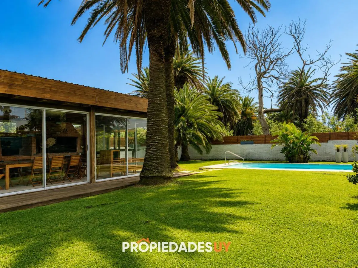 Espectacular Casa de 6 Dormitorios, Piscina y Barbacoa en la Península de Punta del Este 4