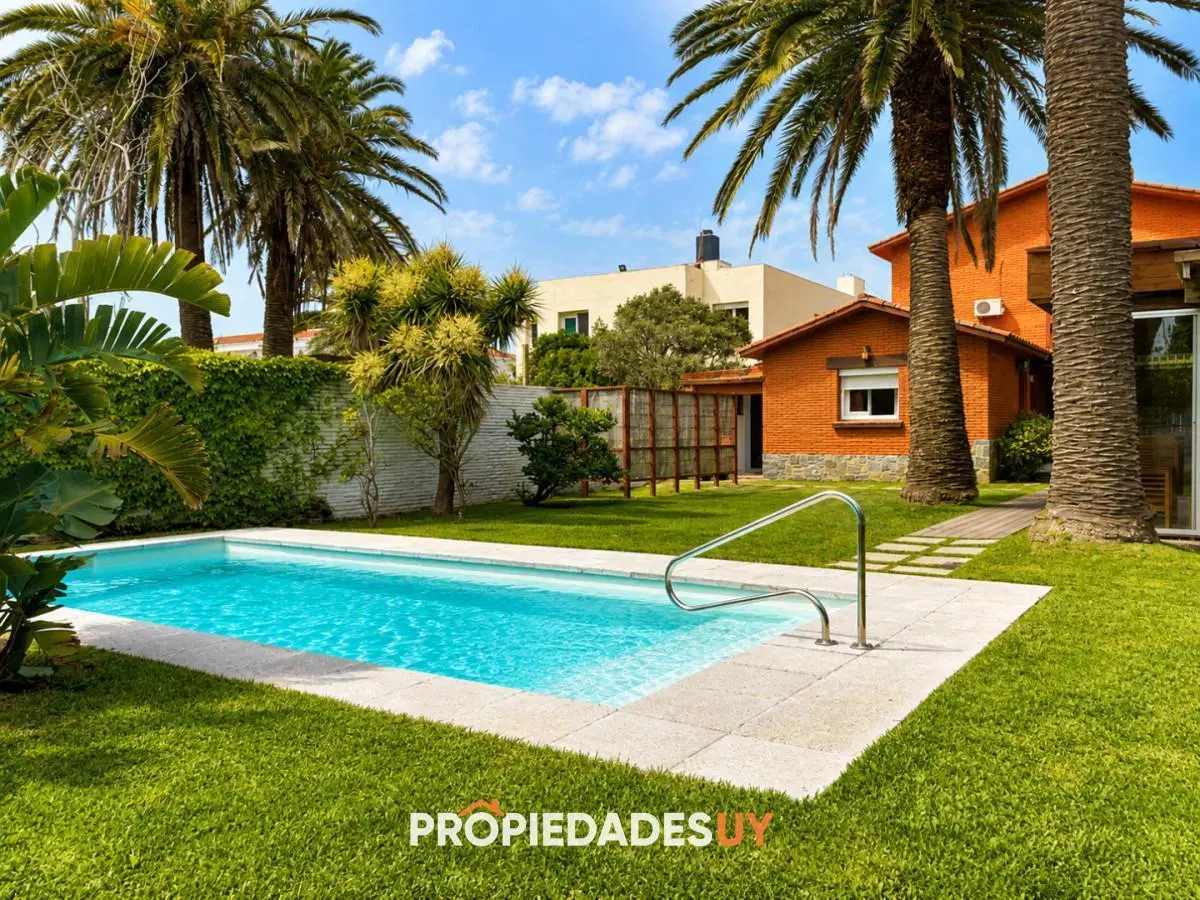 Espectacular Casa de 6 Dormitorios, Piscina y Barbacoa en la Península de Punta del Este 5